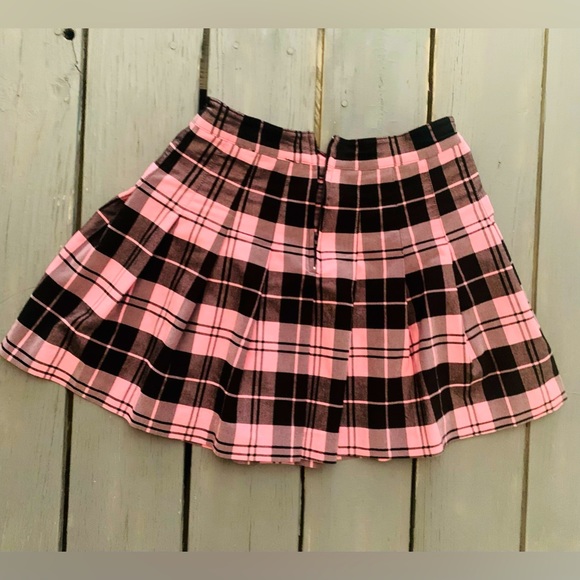 Love Tree Pink & Black Plaid Skirt- preowned! Hot item! - Picture 7 of 9